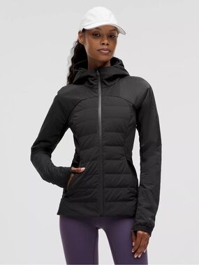 美品lululemon Hooded Insulated Wrap ブラック lululemon athletica | Jackets & Coats | Lululemon Hooded Insulated